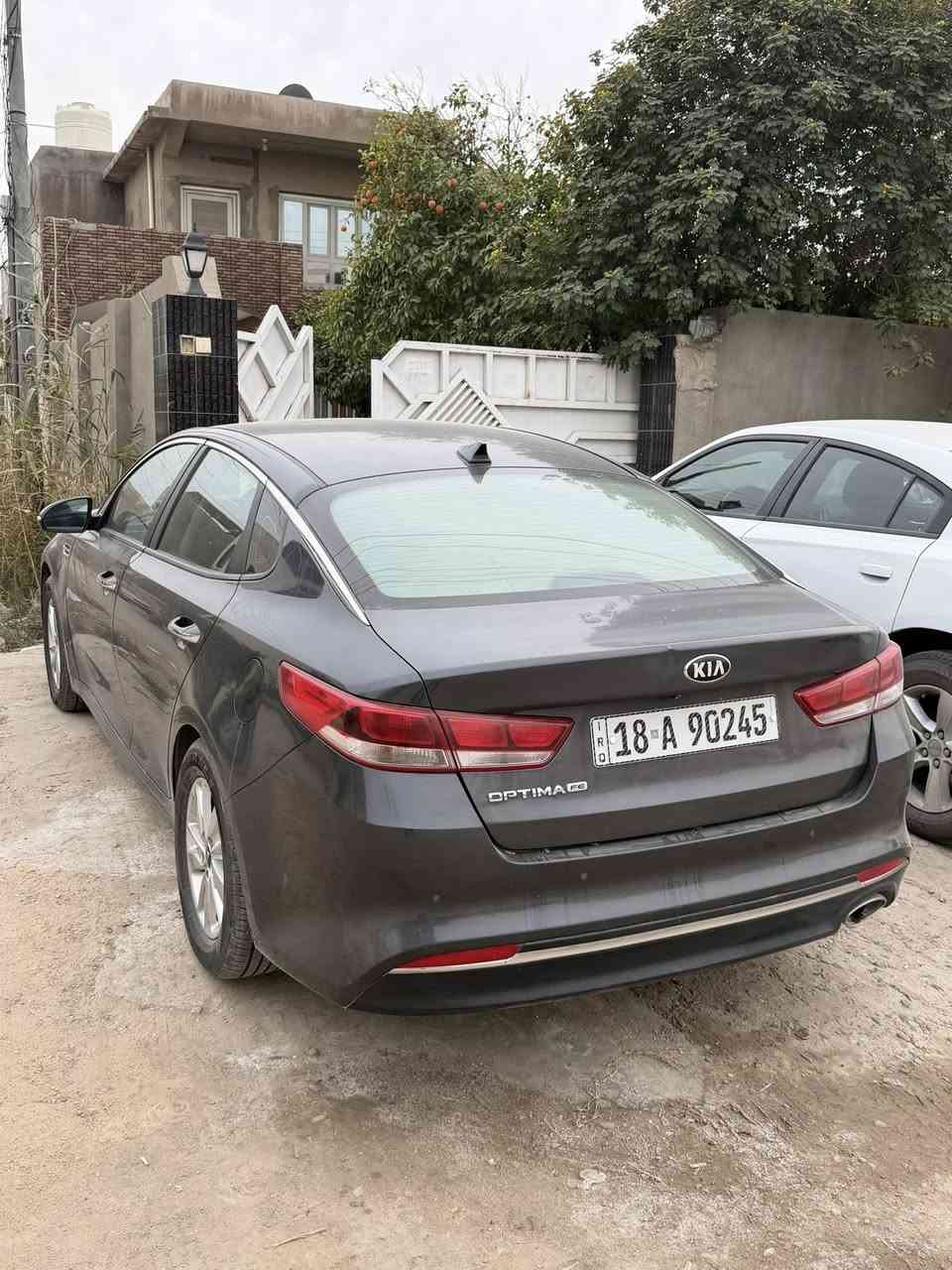 سلام عليكم
اوبتما 2018 FE                                    
ماشيه  81 ميل
وارد امريكي حادثها جاملغ فقط و راجع بارد و رصعه بالبنيد ايرباكات سليمه وموضحه بالصور 
سياره نضيفه و حلوه 
رقم بابل دولي
السعر 148 و بيها مجال 
مكان السيارة بابل الحله 
***********
***********
