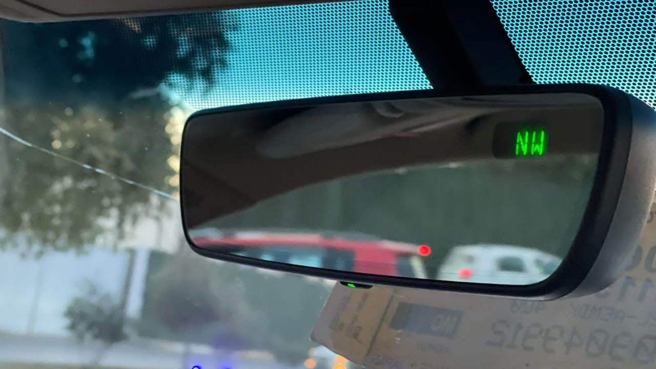 السلام عليكم 
لاندكروز 2021 
فول مواصفات 
كراند تورنك أصل
سلايد 
8ارباك 
مقاعد كهرباء 
كامرات 360 
حساسات امامي خلفي  
شاشه تطبيق دعاء الوسطيه 
وشاشات خلفيه عدد 2 اصلي 
دبل ماوس 
ثلاجه 
‏4x4 
لايت led 
لايت داينمك  عدسات متحركه  
المرايه الداخلية اوتو تعتيم 
المرايه الجانبيه شفط و قلاب R
5 بصمات باب خلفي شفط 
ترحيب 
 ويل عدد 5 حجم 21
تشغل عن بعد 
عداد ليزري لكزز 
 ماشيه
94 الف
 مكينه 6سلندر 4000 
 سياره صيانه كامله داخل شركه تيوتا SAS
وكامله من كلشي فلاتر فيول بم زيت كلشي وموجود  دفتر الصيانه والفواتير كامله 
سياره بيها ملاحظات بسيطه  صبغ اقل النص داير الباب الخلفي وره الراكب (نصه داير).
وصبغ ع كد شبر فوك الباب الامامي مال سايق وتكحيلات بسيطه 
وباقي السياره بشرط 
السياره كامله ع اخر حبه وماتصرف دينار عليها 
*********** بغداد, العراق

