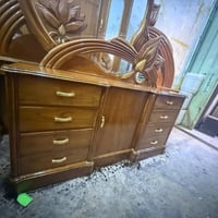 غرفة مستخدمة 6 ابواب طابقين ملحق  داخل والخارج صاج طبيعي  حلوة ومرتبة ...