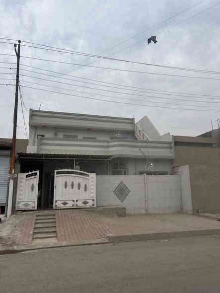 #دار طابو صرف نظيف جداً شارع العقار 20متر
حي العسكري قرب حولي العسكري 
المساحة 100متر مربع 

محتويات الدار 
مجموع الغرف 2 نوم مع استقبال مع هول مع مطبخ مع صحيات عدد 2 

السعر 135 مع مجال

عامر للعقار 
***********
