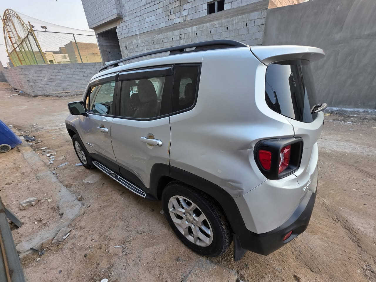 جيب رنكيد 
 2016 
مواصفات لاتتيود
2400محرك 
 4 سلندر
دواخل جوزي وبيجي واحمر
شاشه زغيره
كامره خلفيه
تايرات جدد
حداديه جديده
السياره بدون عطل 
تبريد محرك 
سياره كامله وجاهزه
ماشيه 100 الف كيلو
ضربه بنيد ومدكر بدون دواخل مثل ما موضح بالصور
والمدكر الخلفي بيه ضربه خفيفه واضحه بالصوره 
السعر 110
البصرة
*********** وتس اب
