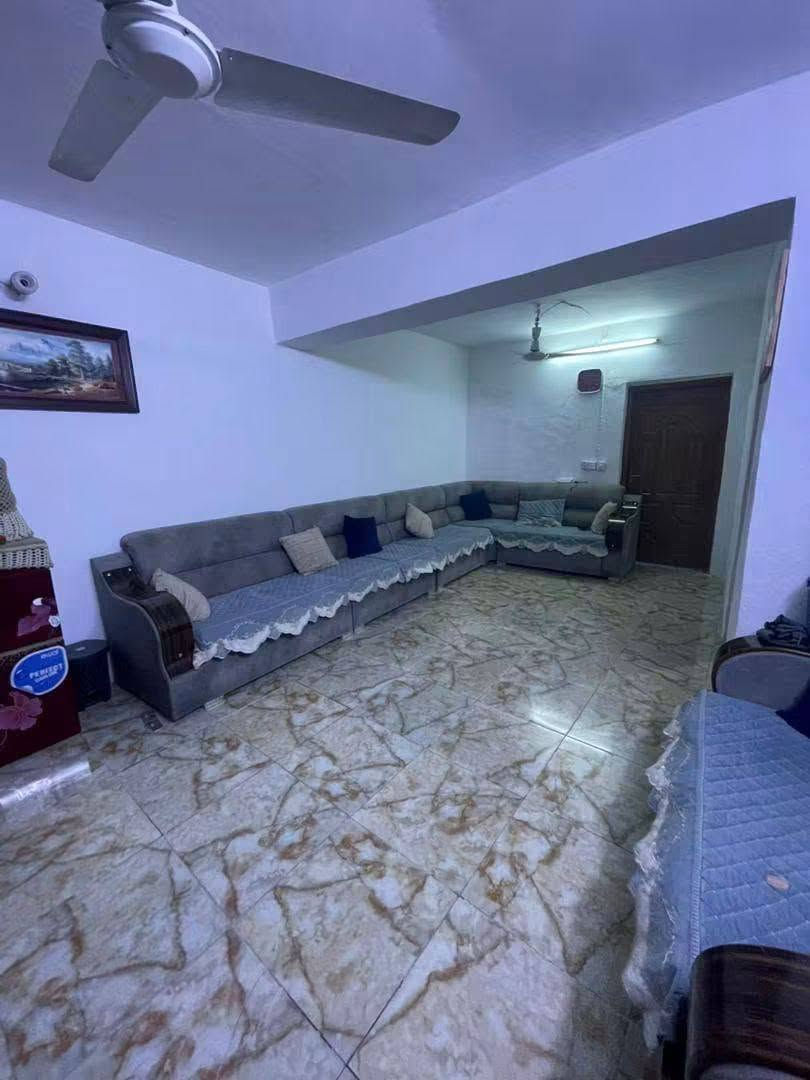 السلام عليكم
يوجد بيت للبيع في منطقة الثيلة مساحتهُ ٢٠٠ متر طابو صرف مقابل بيت الشهيب ثاني بيت عن الشارع العام، الشارع مبلط.
المحتويات:
٢ غرف نوم + هول + صالة + صحيات خارجية وداخلية + ممر كبير للسيارة + محل اسواق.

الطابق الثاني: غرفة كبيرة + صحيات.

السعر: ١٧٠ مليون
للتواصل: ***********
