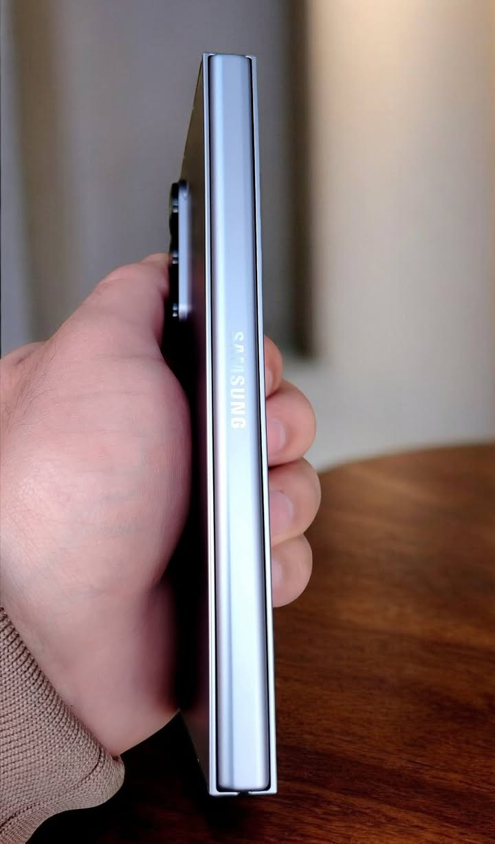 السلام عليكم اعادة النشر بسبب اشباه الرجال فولد 6نضافه الف بالميه ذاكره 512نسخه امريكي عليه ضريبه بأمريكا وموقفين الشريحه مالته يدعم ايسم واتساب شغال طبيعي للبيع قفل بدون عمله 730الف للعلم ديعرضون المستخدم ذاكره 256بمليون اني ذاكره512 الشراي يتصل*********** مكاني بغداد واسف عالاطاله
