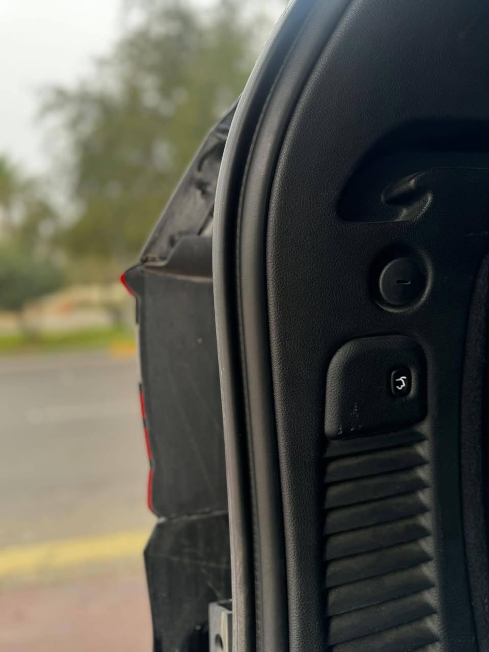 السلام عليكم
دوج #دورنكو GT 

السياره اربيل ب اسمي 

لون اسود

المواصفات

الموديل :2023

المحرك : 3.6L . V6  (ستة سلندر)
كير صدر كلة كفاله

تايرات بحالة ممتازة

مصابح امامية زنون مع LED مع كشافات دعامية زينون

بصمات عدد 2 للأبواب مع بصمة جنطة وبصمة تشغيل وتشغيل عن بعد
جنطة كهرباء

غرفة السيارة جلد لون اسود واحمر vip

رادار امامي مع مانع تصادم

حساس خلفي اصل

تحذير الخروج عن المسار

تحذير النقطة العمياء

سستم صوت

تدفئة مقود القيادة

مقود رياضي مع تحكم كهربائي

كامرة خلفية دوارة اصل مع الستيرن

شاشة الدشبول الحجم الكبير 10.1 انچ

نظام ملاحة GPS

گير شفتر ستيرنك 

تحكم فول كهرباء لكرسي السائق والراكب 

سستم صوت

تشغيل عن بعد

دفع رباعي 4*4

إطفاء وتشغيل اوتماتيكي

تحكم ستيرن جهتين بلوتوث وحاكية وكروس سرعة وتحكم صوت 

نظام ABS مانع انزلاق
بعد بيها هواي مواصفات

السيارة كفاله عامه بدون صبغ
بدون شخوط وبوارد

مكانها بغداد المنصور

السعر المطلوب :277

واتساب : ***********
