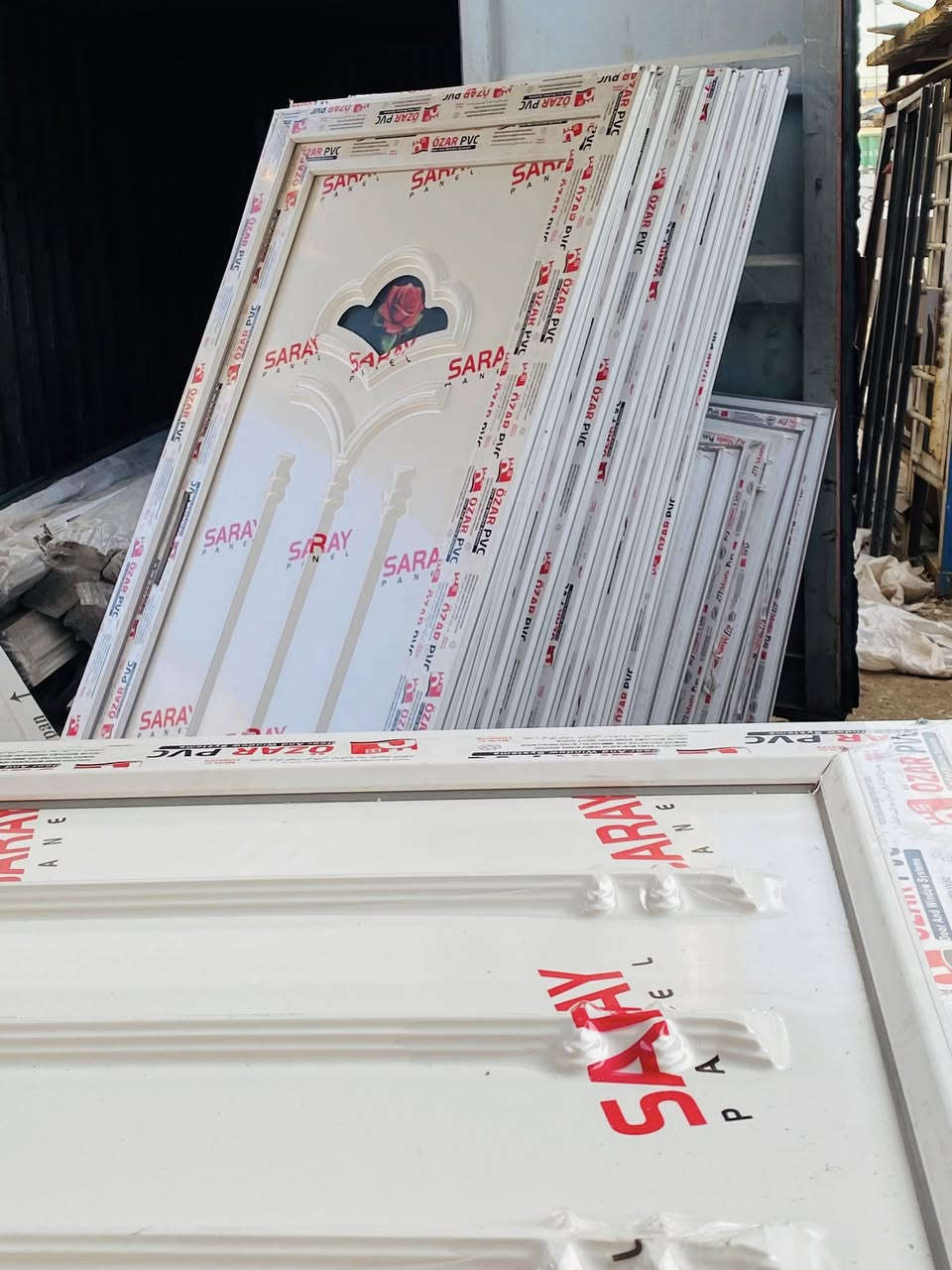 السلام عليكم احبائي معمل التركي PVCوالمنيوم اسعار تنافسية للابواب والشبابيك والقواطع تركي درجة اولى نصنع جميع القياسات  للاستفسار والطلب اتصل على***********
