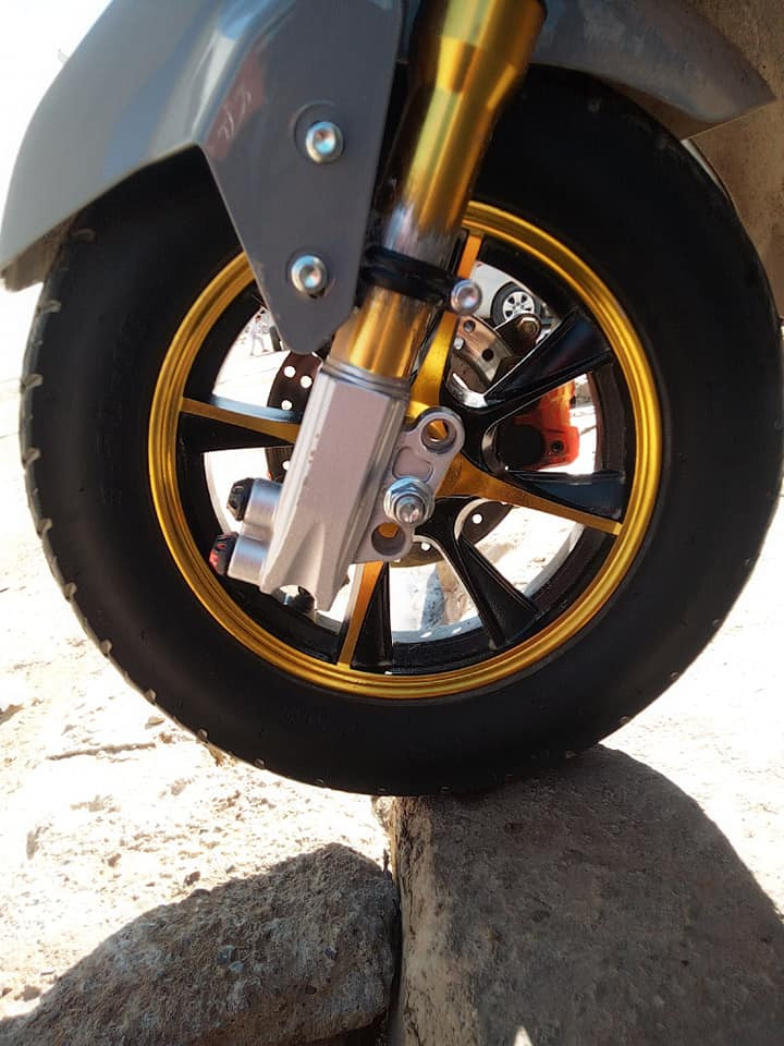 السلام عليكم ورحمة الله وبركاته 
عندي ماطور شحن للبيع فقط فقط 🥰 
مواصفات معروفه 🤩 
1 ___6 بطاريات 🤯 
2___4 نمر السرعة 99 شلعه فول 🤯
3___لايت ثلجي عالي ناصي رماش 😵‍💫
4___بك لايت شغال 🥰
5___اشاير يمين ويسار 👉👈
6___اصطابات رياضية 🤯
7___شركه كوريا مار شرط شرط الصلي مو التقليد 🥰
8___لون سمنتي مميز 👮
9___ شاحنه اصليه ام النقاط 👮
10___تايرات جدد زوج مبدلات 😍
11___ابريكات رياضية 😍
12___دبلات الكدام رياضية 😍
13___دبلات الوراء رياضية 😍
14___ شلعه ومعدل نار 🔥 
15___ شرط الفحص البطاريات 👉
16___ مكاني موصل ايسر الفلاح الأولى 😍
17___يرحم موتاكم المو شراي لايدخل عل خاص 😡
18___ السعر 700 وبي مجال حك جيتك 🤩


**إذا كنت صاحب هذا الإعلان وتريد حذفه لأي سبب، رجاءا أرسل رسالة إلى الدعم الفني**