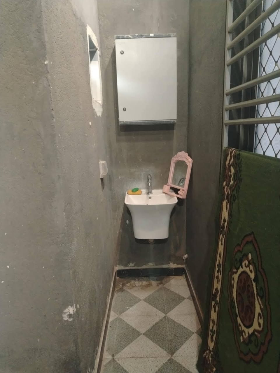 #اللهم صل على محمد وآل محمد 
#البيت للبيع
السماوه حي المثنى 
#بيت للبيع طابو صرف 
#المساحة  200متر طابق واحد بناء جديد 
#قرب الشارع العام 
غرفتين وصاله ومطبخ 3 مجمعات صحيه وبراني وطارمه كونكريت مسلح عالي عن الشارع  
# السعر الكلي 190مليون ملاحضه البيت مطلوب لمصرف الاسكان 66 مليون ينزل من المبلغ الكلي لشراء يراجع مكتب الناجح للعقارات السماوة حي الحكم قرب مرطبات فستقه 
#مكتب- الناجح للعقارات 
للإستفسار اكثر مراسلتنا ع الخاص او الاتصال ع الرقم التالي ***********بي وتساب /*********** بي وتساب 
#او مراجعة مكتبنا الواقع في
#الحكم / مجاور مرطبات فستقه علمأ دوام مكتبنا من 9 صباحأ ال 10 ليلأ اخوكم ابو مصطفى للعقارات 
{تابع صفحة المكتب }
