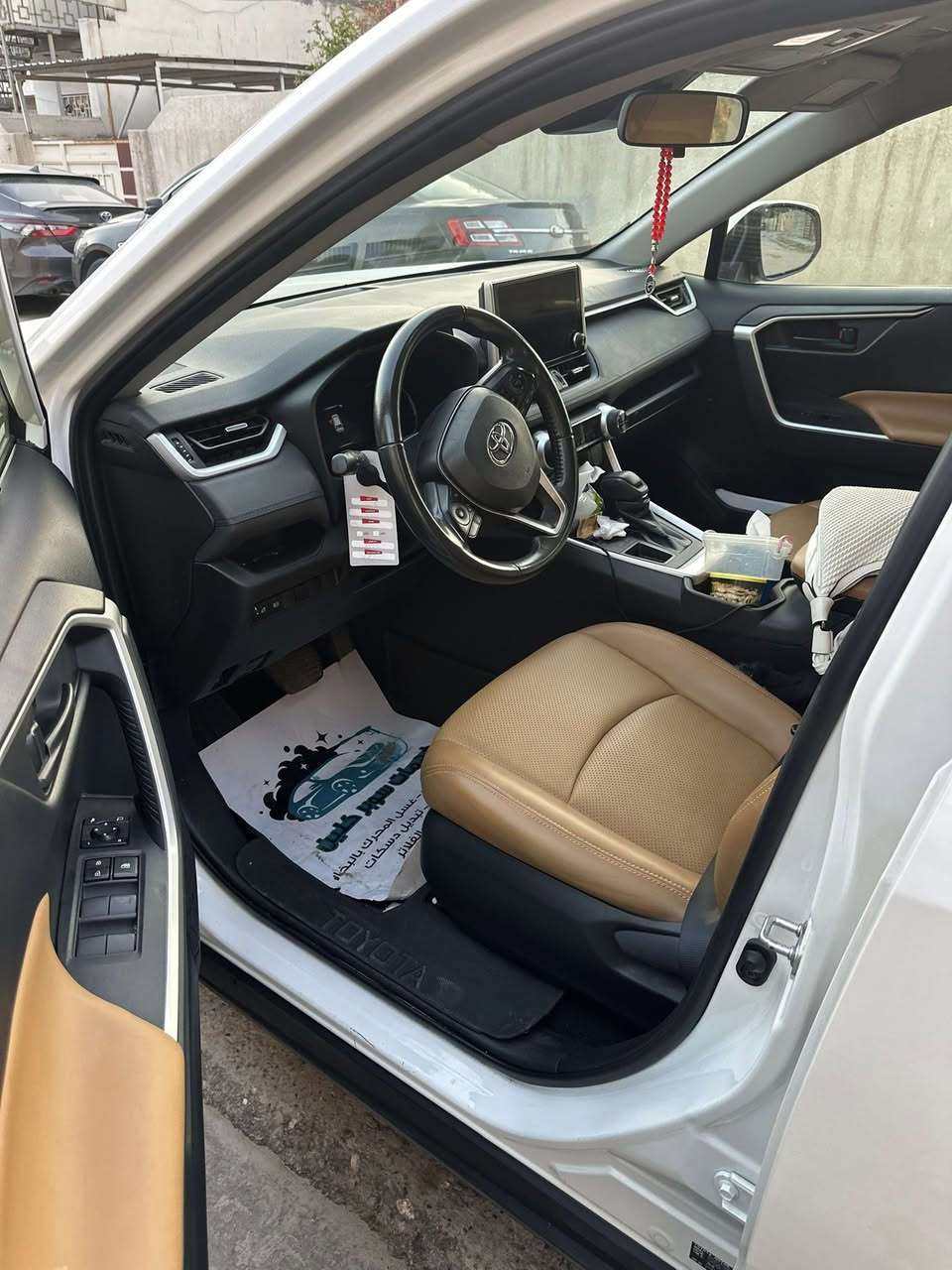 ‏سلام عليكم راف فور موديل 24 ماشي 45,000 كيلو السيارة سونا ر بالمنشورالسيارة أنا مستورد من اليابان ستيرن يمين محول يسار السيارة استخدام شخصي وصالة سنتين عندي أي مشكلة ما بها وشرط السنار ما تطلع محور السعر 178 وبيها مجال مكاني بغداد حي الجامعة ***********
