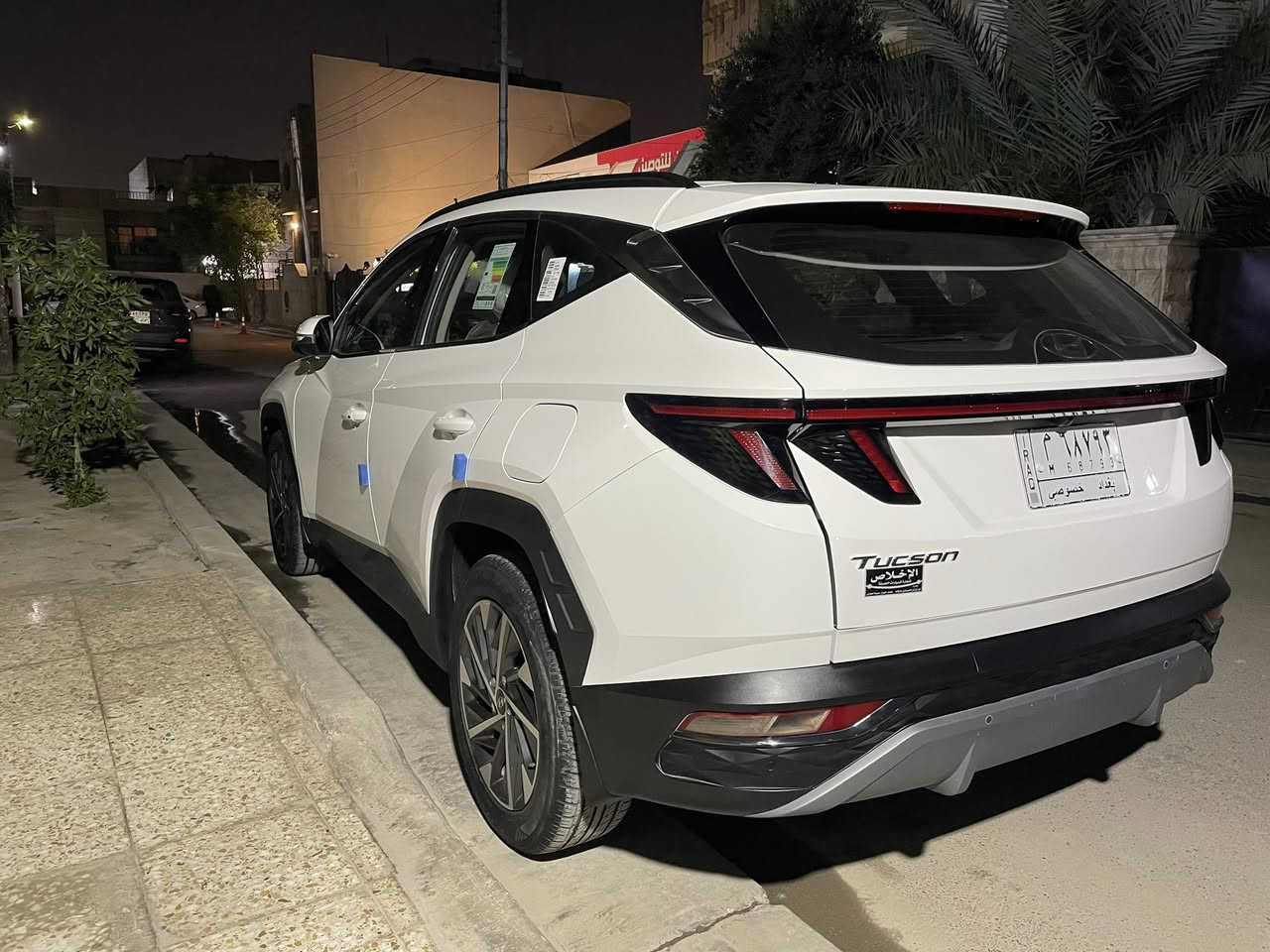 السلام عليكم 
للبيع توكسان 2024 خليجي بسعر مناسب 205 وبيها مجال
داخل مخمل مري شفط حساس امامي خلفي بصمه شاحن واير ليس بردات ابواب كشنات كهرباء عداد ايباد سياره كفاله من الصبغ عدا بارد قليل ماشيه 77 الف كيلو 
مكان السياره بغداد المنصور ***********
