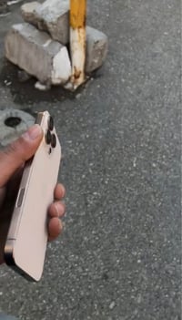 ايفون 16 برو ماكس ذاكره 256 لون كولد نضيف شخط مابي مبدل بي بطاريه وبور...