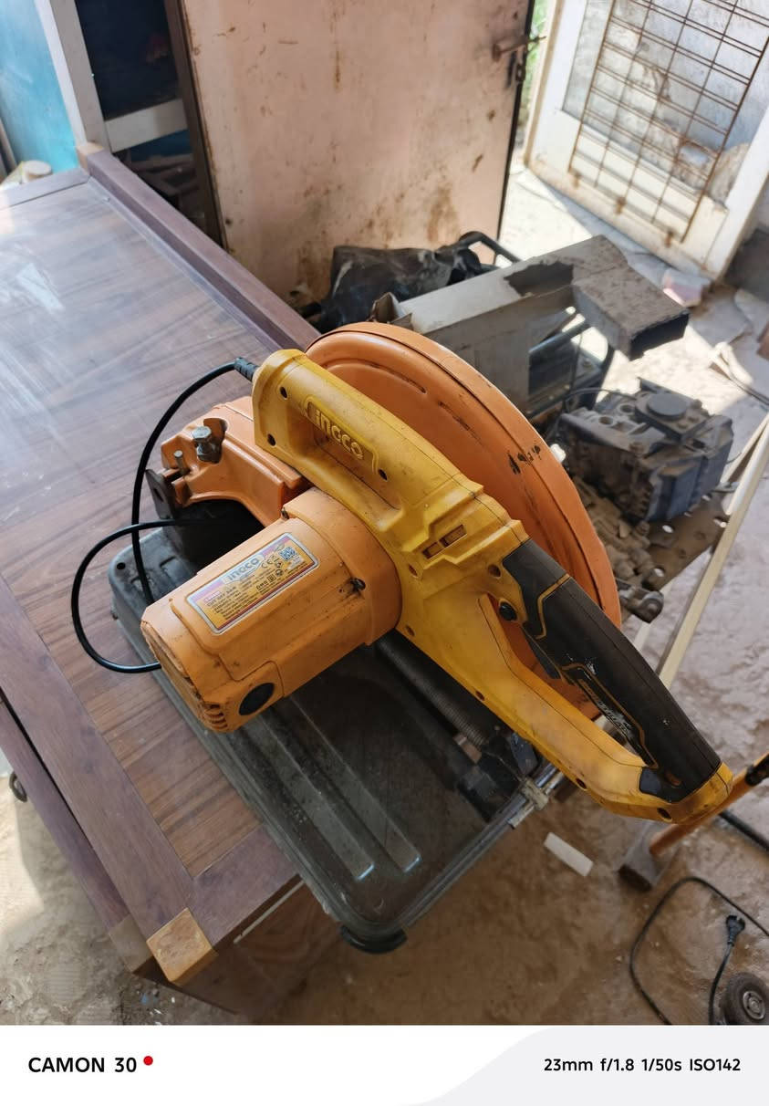 السلام عليكم ماطور هندي (مولد) ١٠ حصان ٣٠امبير مداخل تصليح شرط الشغل سعر ٥٠٠ +كمبريسر ١٠٠ لتر نضيف سعر ٢٥٠ + كتر انجيكو نضيف مستعمل شي قليل سعر ٨٥+ كوسره ثابته سعر ٥٠ + ميز نضيف سعره ٧٥ لتواصل ع ماسنجر أو ع رقم ***********
