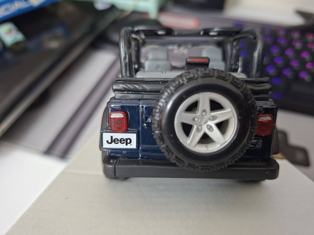 Jeep Wrangler Rubicon 
Scale 1/27
انتاج شركة مايستو


**إذا كنت صاحب هذا الإعلان وتريد حذفه لأي سبب، رجاءا أرسل رسالة إلى الدعم الفني**
