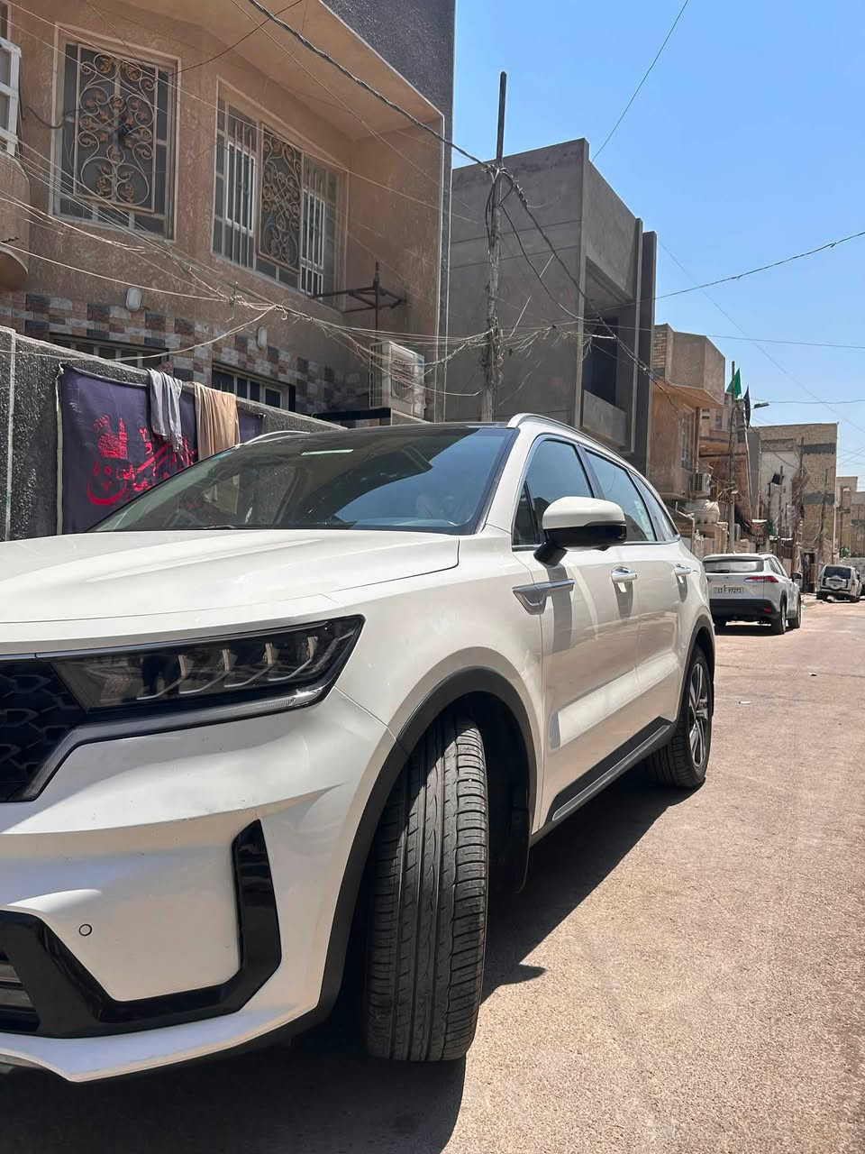 السلام 
للبيع كيا سورنتو موديل 2022 خليجي فول 4X
محرك V6 3.500
مواصفات
كشنات كهرباء
كشنات تدفئه تبريد 
كامرات بالاشاير
جنطه كهرباء
فور ويل كهرباء
اشاير بالمري
حساسات اماميه خلفيه
5 كامرات
بنوراما
3 قطع تبريد
7 راكب
لايتات زنون بلاد
اناره محيطيه
بردات خليفيه بلاد
كير موس
4 وضعيات قياده
نضام كاربلي و اندرويد
شاحن واير ليس
مناخ منفصل
كشنات جلد
تخم تايرات جديد
اوتو هولد
جنطه كهرباء +شفط
اناره ترحيب بالباب 
السياره بيها مكانين بارد كلش خفيفه والبنيد مفتوح معير بدون اي ضربه او ضرر
مكان السياره بغداد 
السعر 260 مجال بسيط
للاستفسار ***********
