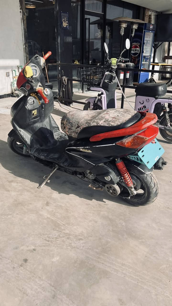 سكنس نثيه سرعه 140 ربع نكره عليها يدات بريك Ncy ذهبي بيها زنون عالي ناصي بريكات امامي خلفي تايرات جدد شلعه ومعدل كلجات امامي جديد خلفي قايش خرز مكاني زعفرانيه 500 وبيها مجال


**إذا كنت صاحب هذا الإعلان وتريد حذفه لأي سبب، رجاءا أرسل رسالة إلى الدعم الفني**