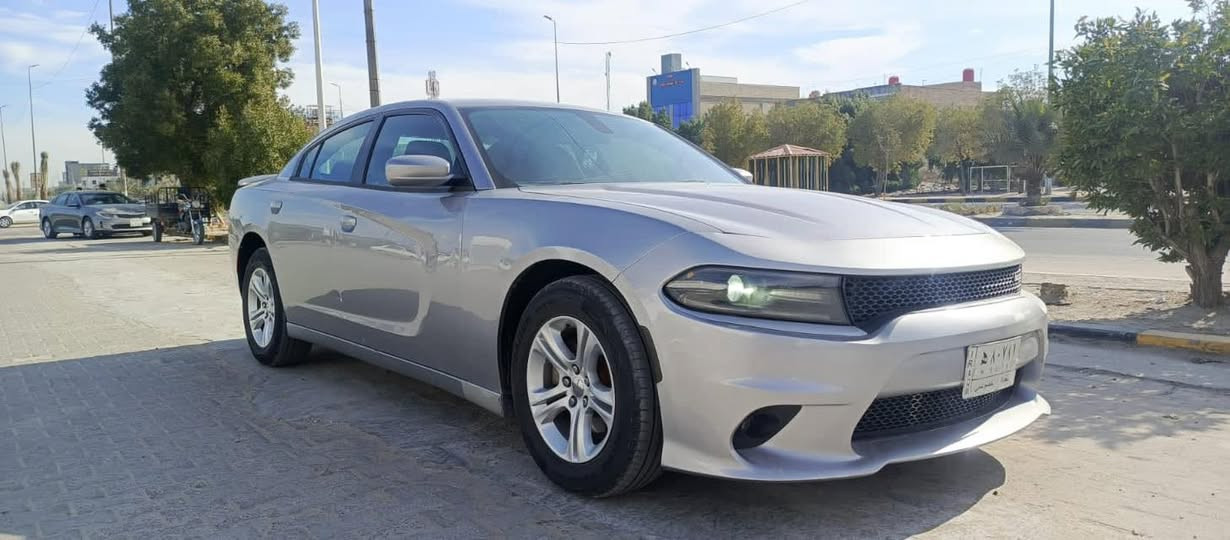 سلام عليكم دوج جارجر 2016 وارد امريكي حادث قطعتين صبغ فقط وبيها قطعتين هنا بالعراق 
رقم بغداد باسمنة سنويه جديدة 
حدادية وتخم تاير و منضومة تبريد جديده
غرفة كاملة جديدة
السعر 165 وبيها مجال للشراي
بيع او مراوس
مكان السيارة النجف الاشرف
للاستفسار ***********
***********
