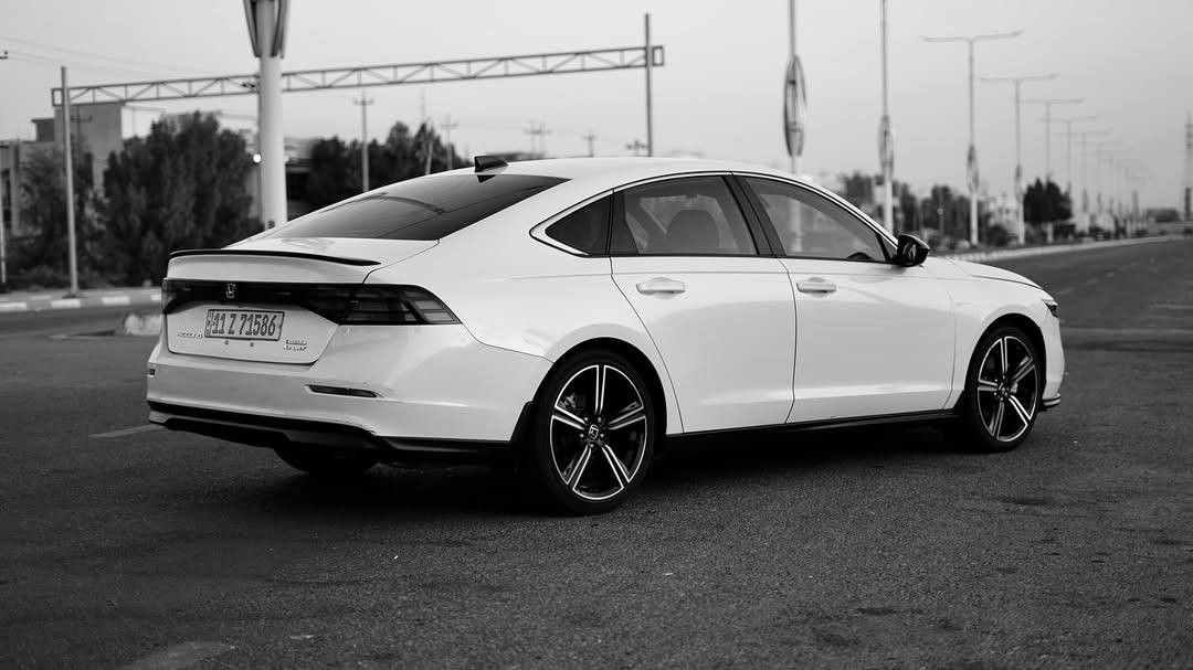 هوندا اكورد 2023
 هايبرد سبورت )
السيارة ماشيه 41 mi
• مكينة 2000 هايبرد تنفس طبيعي
• كير اوتوماتيك 
• شاشة كبيرة
•فتحه
• كاميرا خلفية 3 انظمة
• كرسي كهرباء   
• رادار امامي
• مانع تصادم
• محدد مسار 
• تصحيح مسار
• شفتات بالستيرن
• مثبت سرعة
• مانع انزلاق
• دخول ذكي 
• إنارة ترحيبية
• هندبريك كهرباء
•لايت عدسات زينون
• نظام اوتو لايت Auto
• لايت العالي زنون 
• حساسات مطر 
• حساسات دخول الإنفاق
• حساسات ضغط هواء الإطارات
• أوامر صوتية
• 3 أنظمة قيادة (eco, ev, sport)
• بلوتوث
•
🔴1HGCY2F55PA015488
الرقم ***********
مكاني الفلوجه  السياره نضيفه كلش واخت الزيرو ممشه قليل الحادث موضح بلصوره مرقم بغداد تحويل مباشر
