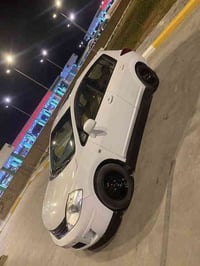 نيسان فيرسه مكينه 2000 فول مواصفات شاشه فتحه بصمه تحكم جهتين فول حساسا...