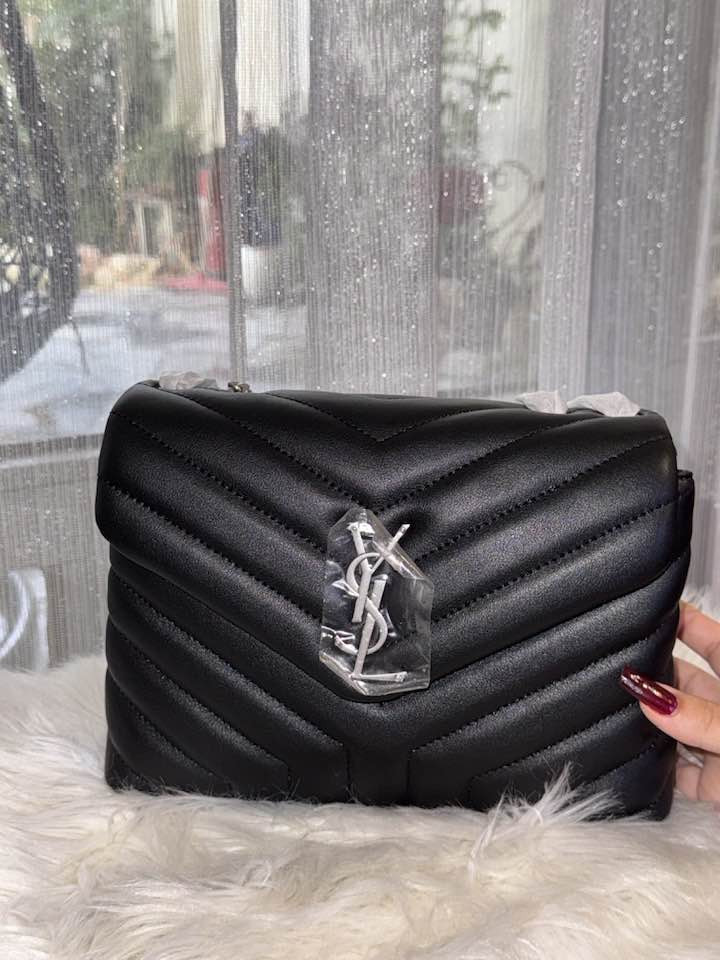حقيبه Saint Laurent صنع في France


**إذا كنت صاحب هذا الإعلان وتريد حذفه لأي سبب، رجاءا أرسل رسالة إلى الدعم الفني**