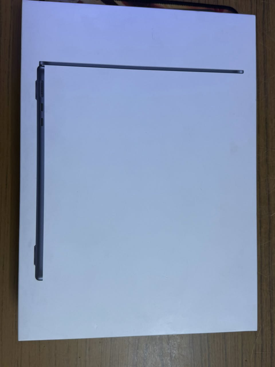 السلام عليكم
MacBook Air 
M2 
256 G ssd
8 G memory 
100% 🔋نسبة البطارية

الجهاز بحالة ممتازة اخو الجديد وكارتونة وشاحنة كاملات 

السعر 950 الف
مكاني بغداد 
***********
