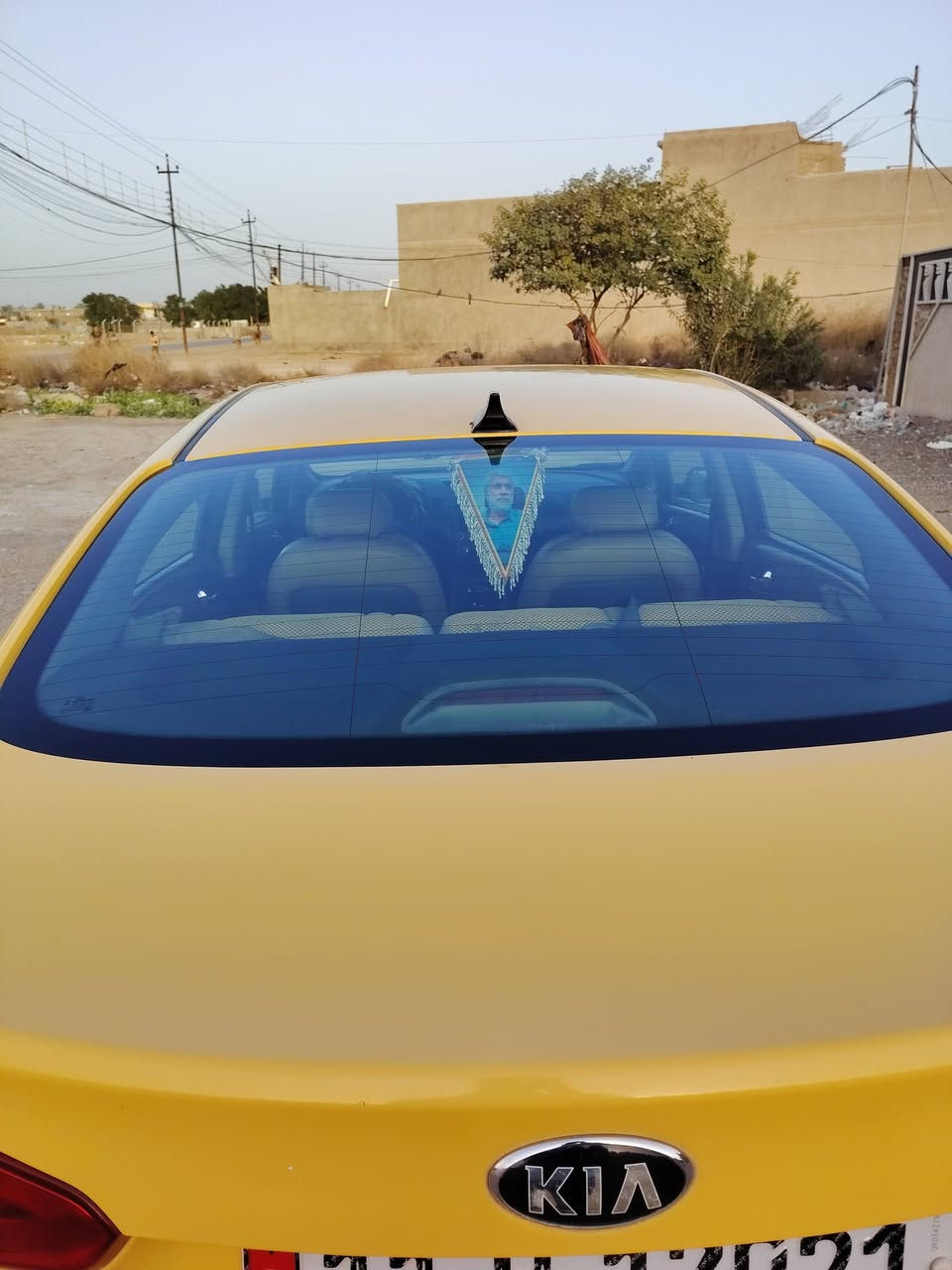 السلام عليكم
فورتي ٢٠١٥ أمريكي بيها فقط بنيد بدون اي دواخل 
محرك دوش المرغوب تبريد الحمدلله ثلج
رقم الجديد بأسمي السيارة جاهزة من كلشي . 
#مراوس_ب_كورلا            ***********

