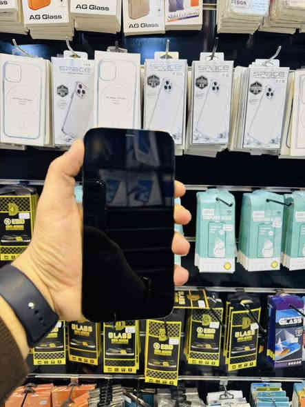 السلام عليكم للبيع 
iPhone 12 pro max 
ذاكره 512 
بطاريه 72‎%‎ ابد ميصرف بلادي 
لون اسود نموذج M الجهاز وتر بروف ممصلح ولا ملعوب بيه كله شغال مابيه اي خلل وين ميعجبك افحص السعر قفل 420 الف مكاني بغداد مدينه الصدر رقمي ***********
