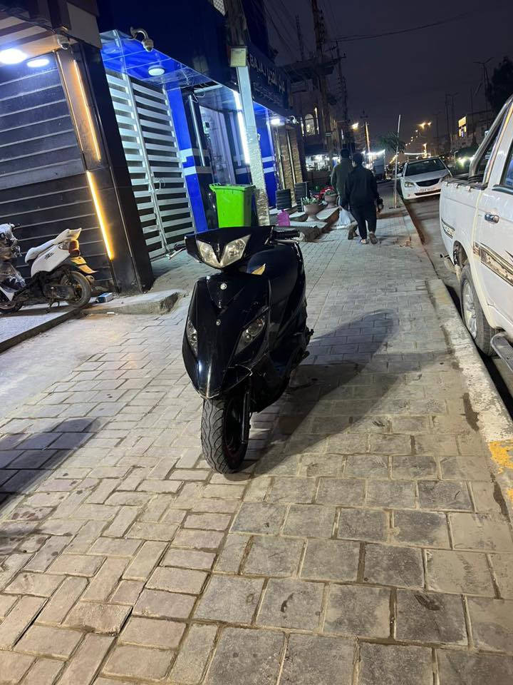 سلام عليكم اخوان دراجه ثعلب كفالة عامه صار شهر ونص من نزلتها دراجه عله وضع بلاد ماشيه ٣٨الف نضالفه فول كدامك مكينه بلاد جيب الف فيتر وفحص سعر ٦٥٠ الله شاهد اخذتها ب٩٥٠  او مراوس حسب قناعه مكانك شعب شارع تجار صحه رقم ***********
