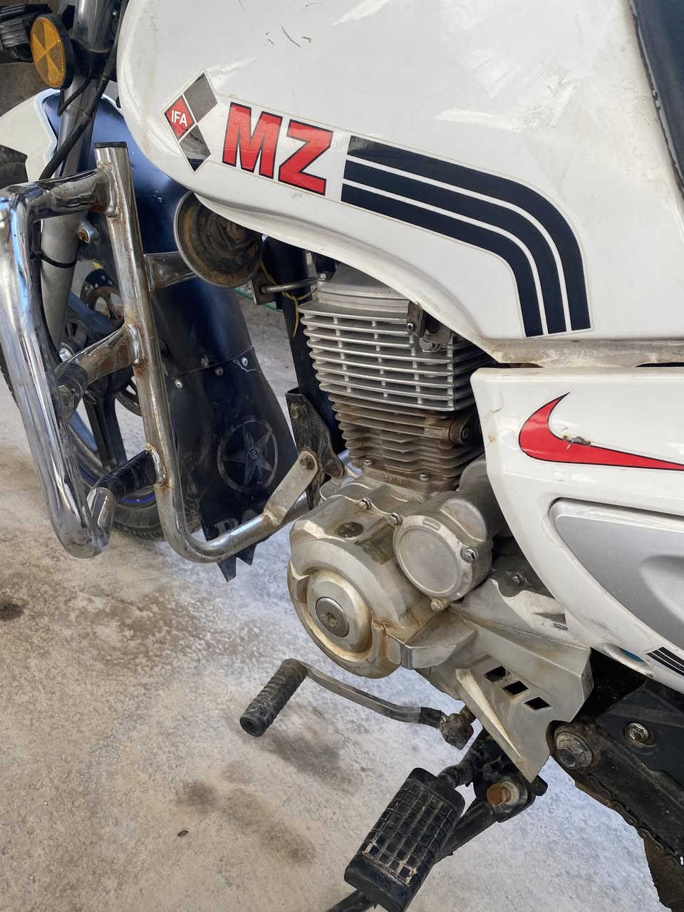 سلام عليكم دراجه ام زت امتياز دراجه نضيفه مال جناية محرك 200نكره سلف ب اي وقت ودراجه نضيفه الله شاهد للبيع ابو غريب قرب السوك هاتف ***********
