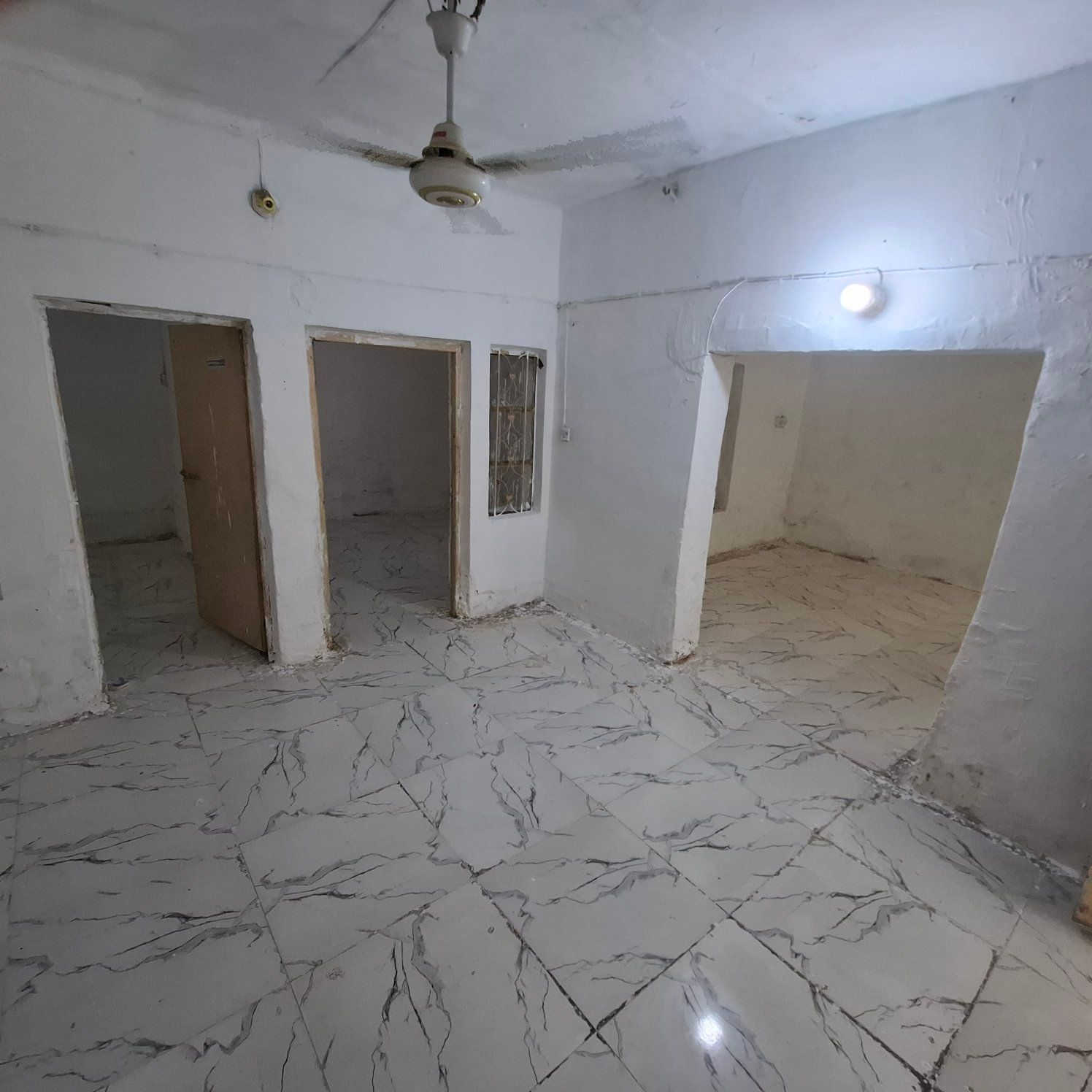 السلام عليكم...بيت طابقين للبيع  قرب الصيدلية النموذجية ومقابل الاعدادية المركزية للبنين ، مساحة الدار ٩٦م ، دولان ، سعر البيت ٧٥
