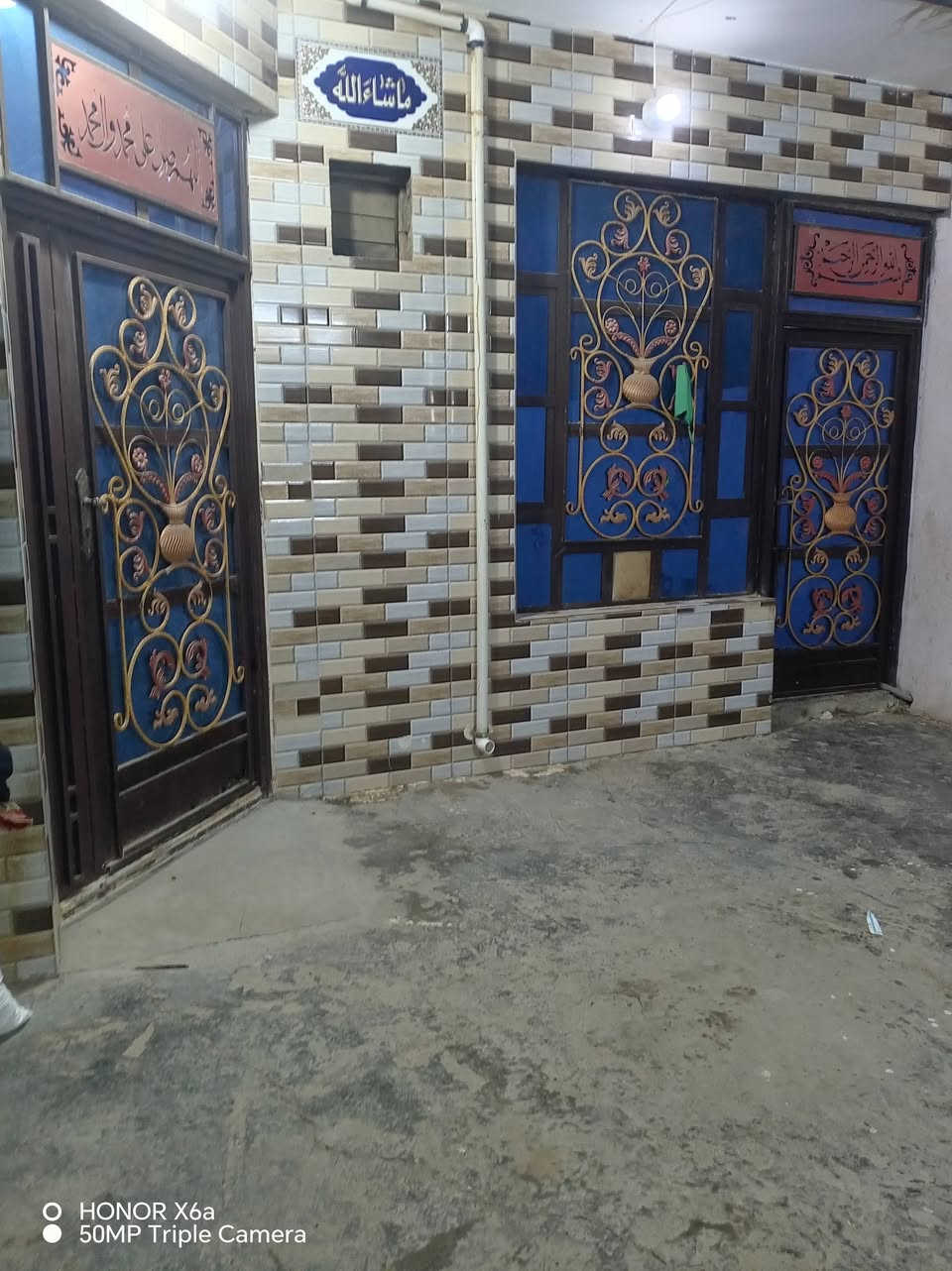 سلام عليكم بيت للبيع مساحه الكليه 340 العرض 15ونص النزال 22 بناء 170 غرفتين نوم، وصاله كبيره واستقبال ومطبخ صحيات خارجيه، وحمام داخلي البناء بلوك السطح صب ، طابو زراعي سند 25،المكان بالقرب من محطة الشيخ،
الاستفسار ***********
مكلف بلنشر
