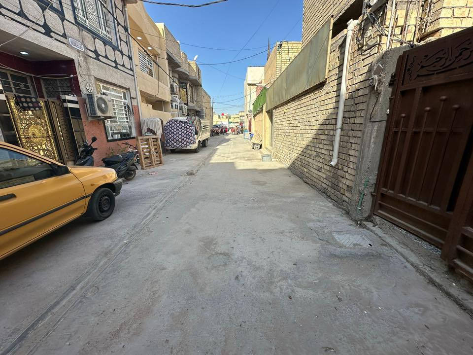 بيت للبيع المساحة 138 متر يحتوي على استقبال وغرفتين وهول كبير في الطابق الاول وغرفة نظام سويت في الطابق الثاني البيت طابو زراعة سند 25 العنوان الشعلة شارع الغربي شارع سكلة حيدر التميمي منطقة نضيفة وهادئة السعر جداً مناسب للأستفسار ***********
