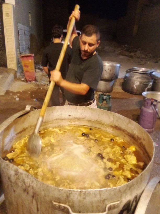 سلام عليكم 
طباخ لجميع المناسبات والفواتح 
معه كادر للطبخ
باسعار تنافسيه ومميزه 
الاتصال ***********
