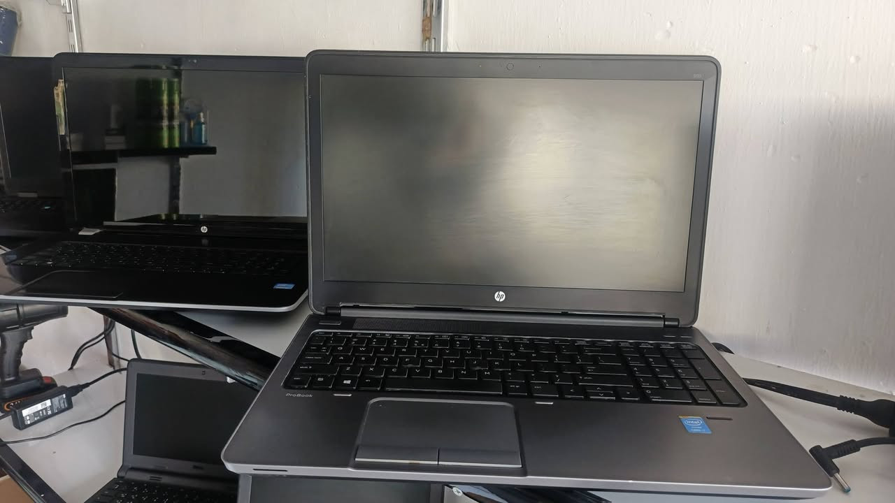 ​🛑 صيد الثمين! لابتوب Core i7 بسعر ما يتفوت! 🔥👇
تبحث عن لابتوب سريع، يتحمل الشغل، وبسعر على قد الإيد؟ مكتب محمد الصباح جابلك الحل المثالي!

​جهاز HP العملاق بمعالج HQ القوي، مخصص للأداء العالي والدراسة والأعمال المكتبية والتصفح السريع.

​🚀 ليش هذا الجهاز هو اختيارك الصح؟

​المعالج: Core i7 فئة HQ (أداء قوي جداً يختلف عن المعالجات العادية).

​السرعة: هارد 256GB SSD يخلي الجهاز يشتغل بثواني وبدون أي تعليق!

​الرام: 8GB لتشغيل عدة برامج بنفس الوقت بكل سلاسة.

​الشاشة: 15 بوصة مريحة جداً للعين أثناء الدراسة أو مشاهدة الأفلام.

​الحالة: نظافة الجهاز ممتازة والبطارية بحالة جيدة جداً وجاهزة للاستخدام.

​💵 السعر صدمة!

​165 ألف دينار عراقي فقط! 💥 (أقوى مواصفات بأقل سعر بالسوق).

​📍 تفضلوا بزيارتنا أو الحجز الآن:

​📞 رقم الهاتف: ***********

​🏢 العنوان: مكتب محمد الصباح للحاسبات | تلعفر - حسنكوي - مقابل ستوديو مي.

​الكمية محدودة جداً.. الحق على رزقك ونورنا بالمكتب! 🛒✨
