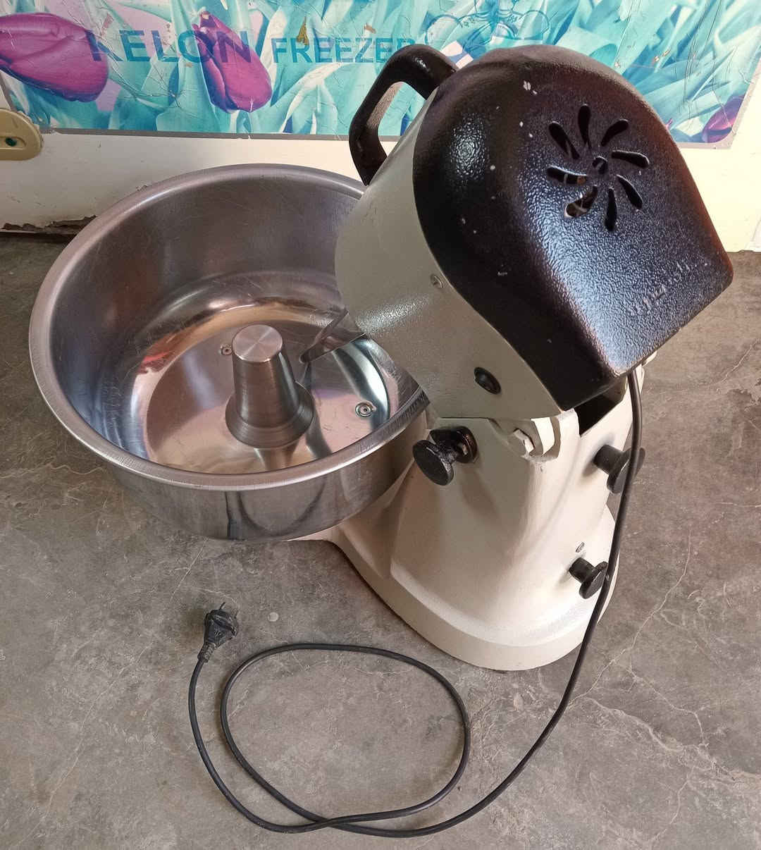 للبيع عجانه 10 كيلو السعر ١٨٥ مكاني بغداد قرب الكاظمية ***********
