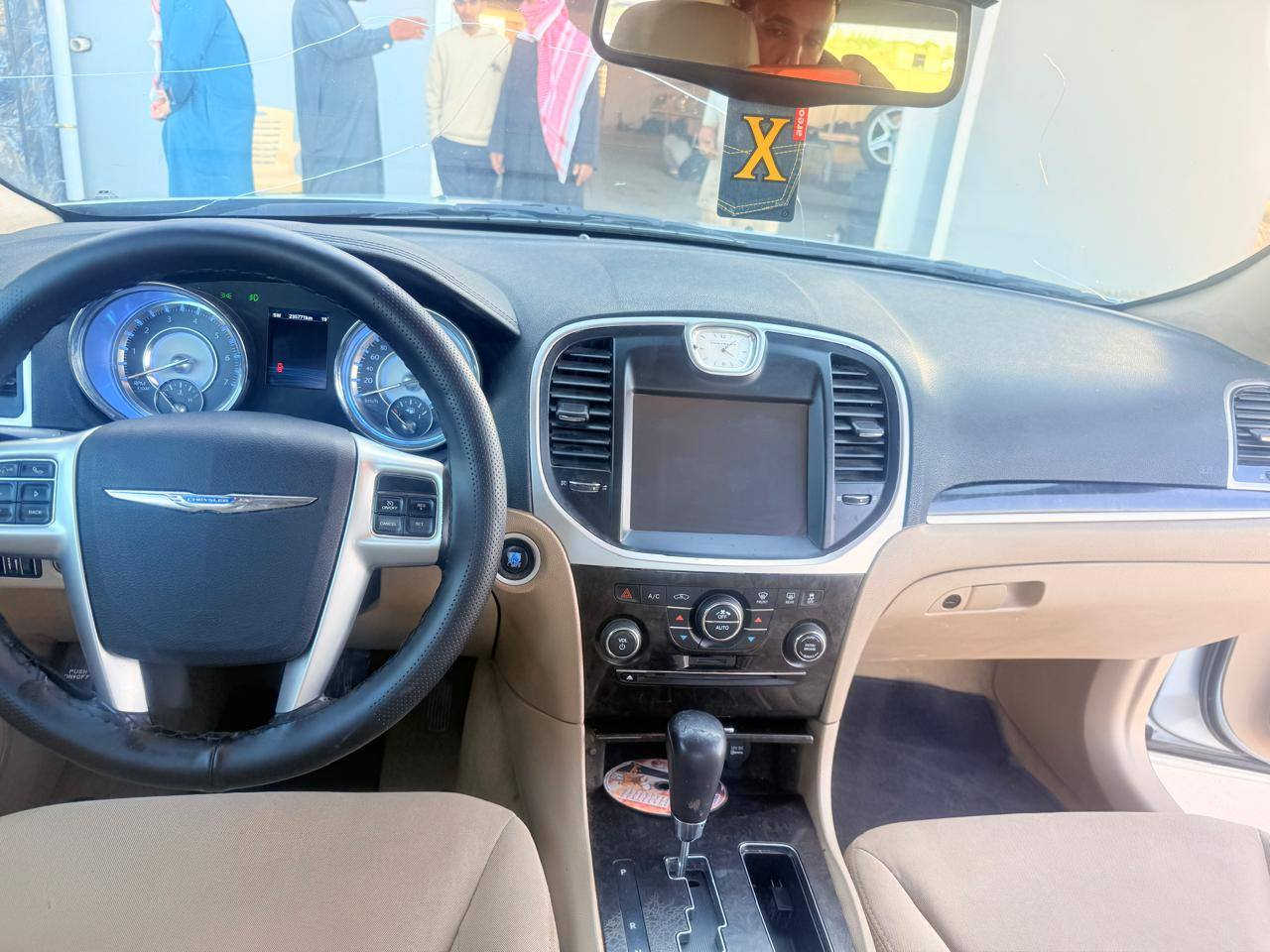 السلام عليكم جارجر أدوات أدوات هيمي هيمي 2014 خليجي بدوان كصه مكفوله مكانه الحله سعر 95 وهذا رقم صاحبه ***********
