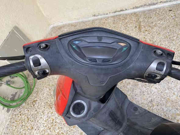 السلام عليكم دراجة جيتي ار 2014 مكفولة كفالة عامة من كلشي مكينة ما مفتوحة خرسة لون احمر مميز .  بكلايت احمر جوزة سويج طكتين مصدات ستيرن بلاديات دشبول ثلاث ألوان ￼الدراجة ماشية 10الف حقيقي يعني زيرو مكان مدينة الصدر الرقم ***********
