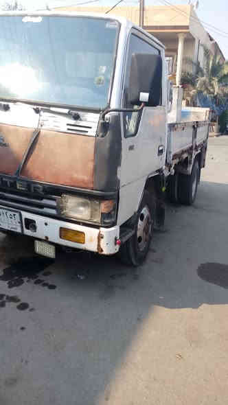 السلام عليكم ورحمه الله وبركاته كنتر عظم موديل 91 بسمي رقم بصره محرك بنكو 3000 جديد توني شاده قماره بيه خياس تايرات جدد السعر 40 ورقه وبيه مجال قليل العنوان البصره القبله للا ستفسار ع ***********
