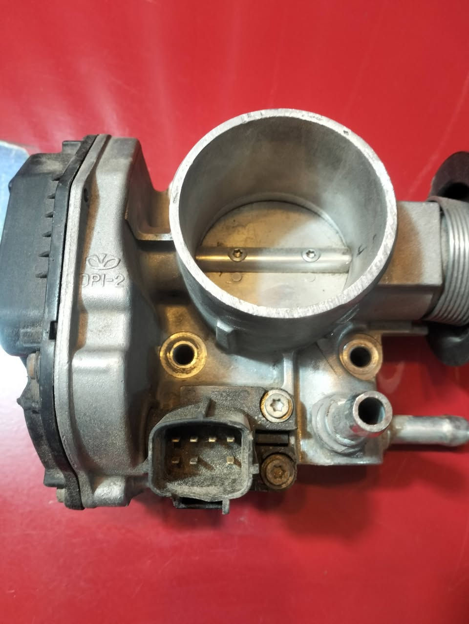 السلام عليكم للبيع جويتر عدد اثنين وبكلايت جهة اليمنه مكاني بغداد تليفون0772 418 5602
