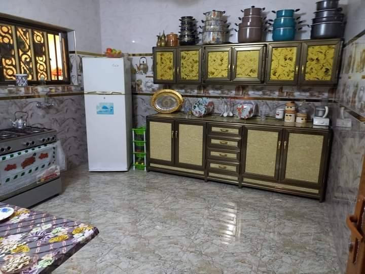 بيت للبيع شارع ٦٠ الرمادي 

البيت طابقين بناء جديد سنه ٢٠١٩ طابوك سيراميك بورسلين يتكون البيت من ثلاث غرف وصالتين ومطبخ حار بارد وديوانيه وهول وكندور وترك خلف البيت مساحته ٩متر 
وحمامات وصحيات داخليه وخارجيه بل طابقين

مساحة ٢٠٠ متر 
وجه ١٠ ونزال ٢٠

سند طابو صرف بدون ورثه تنازل مباشر
خدمات فول كهرباء بالشارع أناره ماء تبليط وشارع
 عرضه ١٠ متر

العنوان الرمادي شارع ٦٠ مجاور مجمع ابو شهد التجاري يبعد مسافه ٢٥ متر عن شارع ٦٠

لطلب السعر أترك تعليق 

عندك أو تريد بيت - شقة - أرض - بناية سكنية - محل 
للبيع أو للإيجار 

مستعدون للتعاون مع المكاتب والشركات العقارية والمسوقيين العقاريين 👍

للمعاينة والاتفاق 👇
واتساب فقط خاص بالصفحات على السوشيال ميديا  👇
***********
اتصال مباشر او واتساب الخاص بالمكتب لاستقبال العروض 
*********** 

#عقارات  #عقارات_الرمادي 
#المعمار_للعقار #عقارات_تاج  #ايجارات #ايجار #مكتب_المعمار #استثمار_زراعي #استثمار
