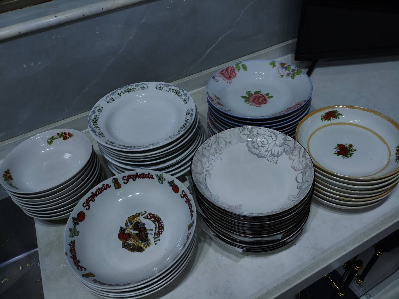 اماعين البيع جديدات كلهن حلوات 65 ماعون كلهن شلعه ابيعهن وهاذ البراد جديد ألمي ثلج ماته البيع ***********
بغداد السيديه تقاطع درويش
