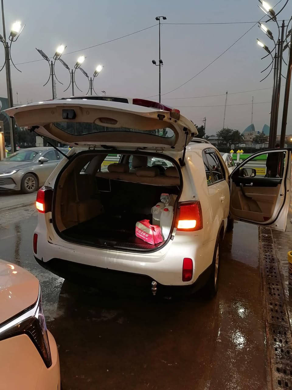 سورنتو خليجي السياره شوفة العين صبغ باب خلفي وطابوكة بالقماره والباقي كفاله بيه رصعات مبينه لا معدله ولا شي موديل 2014 السعر بلاش مكينه 2400 السعر 150 ماكو هيج سعر مكانه بغداد مدينة الصدر ***********
