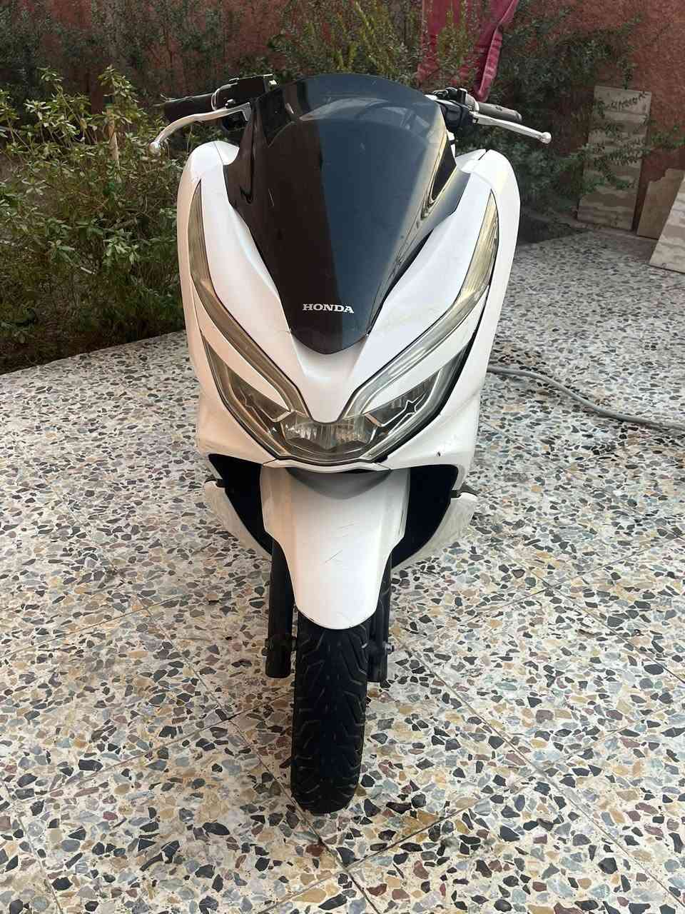 دراجة PCX جيل الثالث  مكفولة كفالة عامة  كوري  السعر 12  مكان بغداد الشعب  للاستفسار ***********
