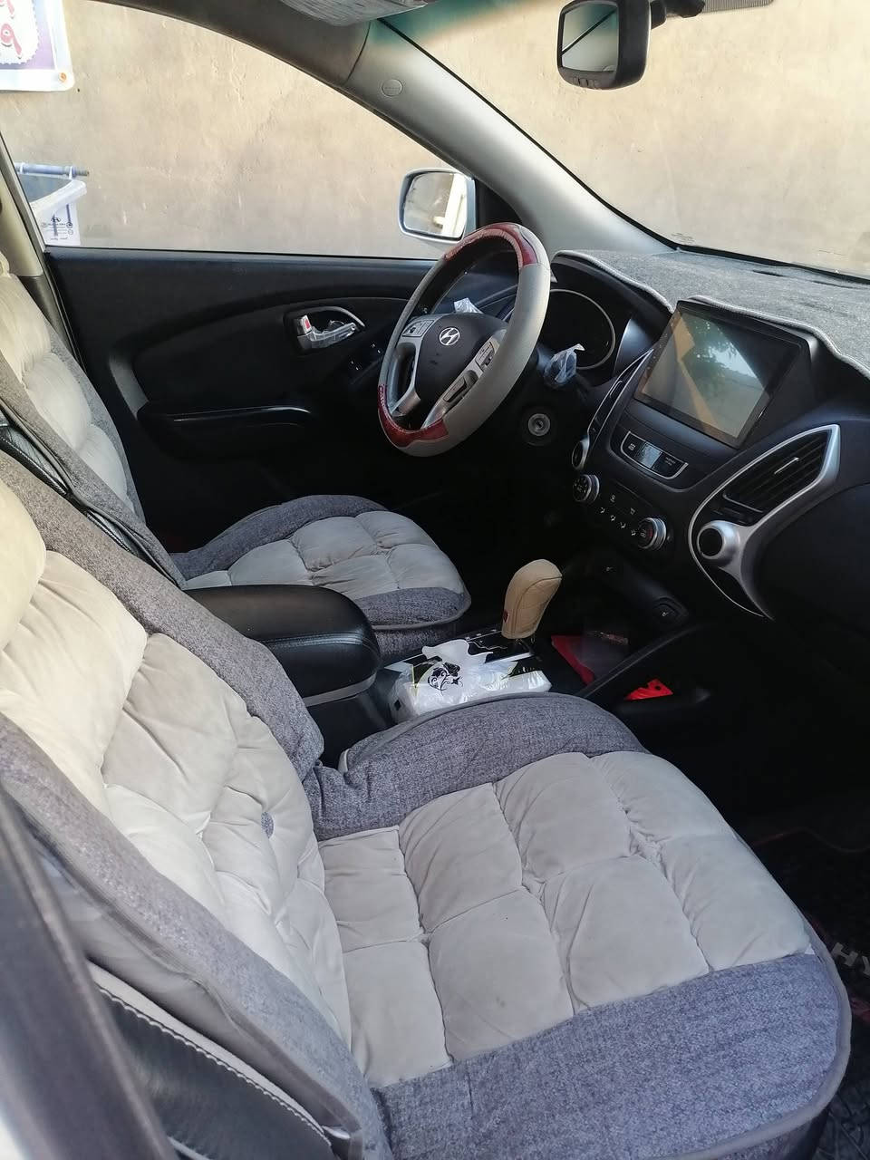 السلام عليكم
توسان ٢٠١٣ وارد أمريكي لون سلفري ضررها جاملغ خلفي ضرر بسيط مكفوله شاصي ولغود ليبل واحد ما بيها اي قطعة تبديل رقمها بغداد الجديد بأسمي السياره فول وتدفئة تبريد بل كشنات محرك ٢٤٠٠ جديد دوش بيها فقط جراد قليل من صفحة السايق السعر ١١٨ ورقه وبيها مجال

رقم ***********
***********
