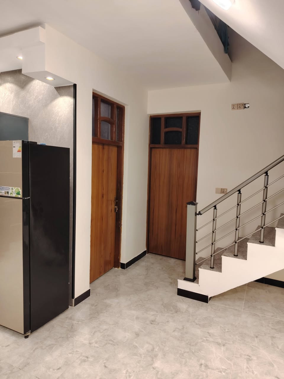 السلام عليكم دار للبيع ركن مساحة ١٢٠ متر وبل سند ١٠٠ متر طابو ملك صرف الكفاءات خلف البيت كامل مانقصه شي بناء ٢٠٢٦ مكلف للنشر ***********
