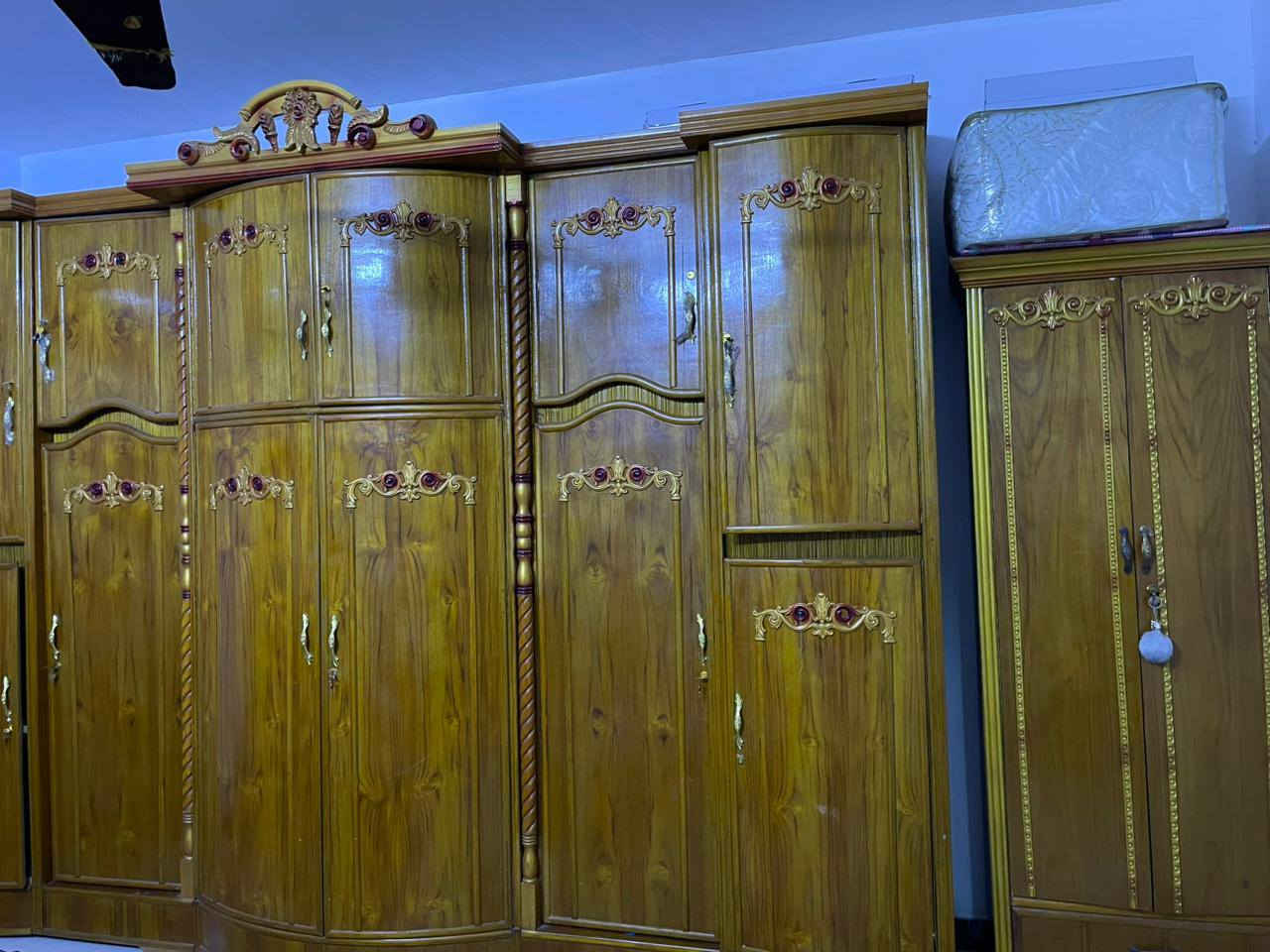 السلام عليكم غرفه أخشاب نظيفه ٩٠ بل ميه الشراي اتصال على الرقم ***********
