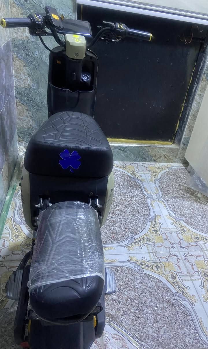 الدراجه R9 مستعمله شهرين
فقط النقص البيها 
1 سرج وكشن 
2 جاملق الكدام 
3 بك لايت 
والدراجه حيل نظيفه وجديده وكلشي شغال بيها كلشي مابيها 
عدد البطاريات 6 
تحتوي على 32 امبير 
وسرعه الحقيقيه 55 وسرعه الوهميه 109
والدراجه السعر قفل 550 وبيها مجال للطيبين


**إذا كنت صاحب هذا الإعلان وتريد حذفه لأي سبب، رجاءا أرسل رسالة إلى الدعم الفني**