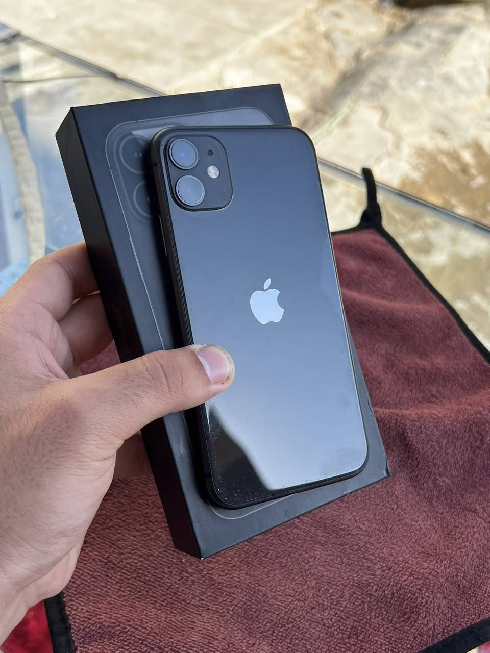 ايفون 11 عادي كامرتين نظافة ١٠٠٪؜ مكفول وعلى الفحص شرط وتر بروف ضد الماي ذاكرة١٢٨ بطارية٧٨ كله شغال ومكفول شرق اوسط مكان نجف 
***********

