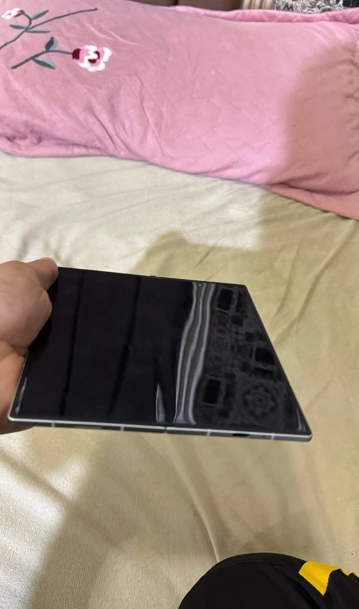 Z فولد 7
السلام عليكم اخوان 
استخدام الجهاز فقط 20 يوم ضمان 
اخذته قبل 20 يوم بسعر 2,480 
واريده بـ 2,150 وبيه مجال تشوفه غالي الله يرزقك ب الاحسن منه وارخص يارب 
*********** 
***********
