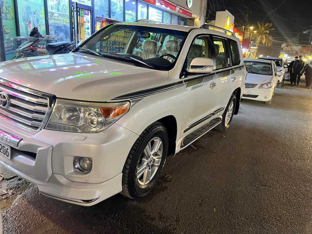 السلام عليكم
لاندكروز 2014
الموصفات GXR 
فتحة 
بصمة تشغيل عن بعد 
كشنات كهرباء 
كشنات جلد 
اللون ابيض 
حجم المحرك V6
مري كهرباء 
سبعة راكب 
خليجي بريم 
الضرر بدون حادث قطعة واحدة 
موضحة في السونار
ماشية 182000
السعر 385
للستفسار الاتصال على الرقم
متوفر وأتساب 
***********
مراوس أو نقد 
الموقع بغداد حي الجهاد
