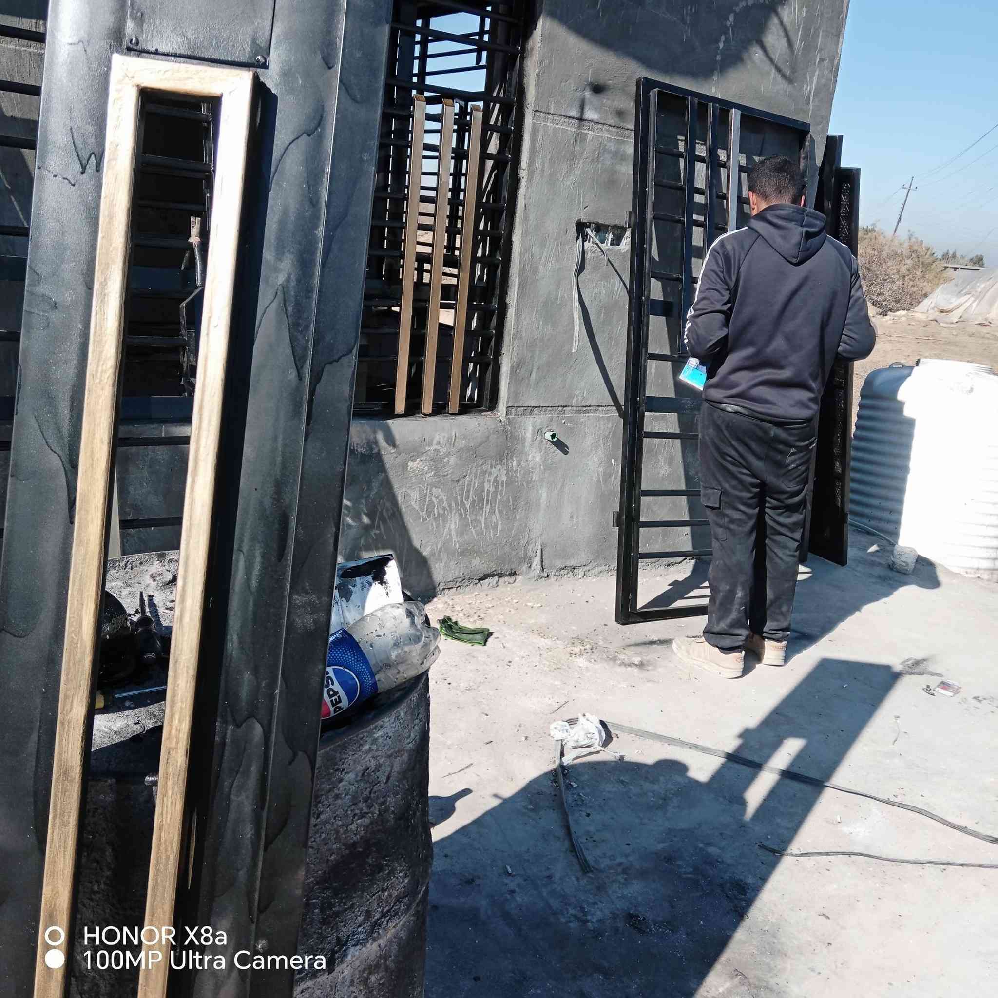 سلام عليكم نشتغل صبق شبابيج تنضيف وصبق بسعار مناسبه مكان اللطيفيه وهاذه رقمي *********** *********** ايواحد عنده شبابيج يريد يصبقهن خابرني او يراسلني
