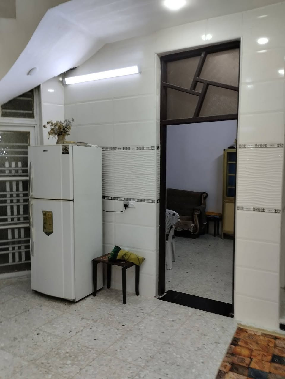 بيت 100متر للبيع يحتوي ثلاث غرف نوم واستقبال ومطبخ وسطح امامي وخلفي عنوانة بغداد الامين معسكر سكينة قريب عل قنا الجيش جنس الأرض توزيع الهلال الاحمر منطقا كاملا متكاملا ماعدا التبليط البيت بي مكاتبة فقط وبي معاملة مال طابو  بناء كلة جديد طابوق درجه اولى رقم‏‪‏‪***********
